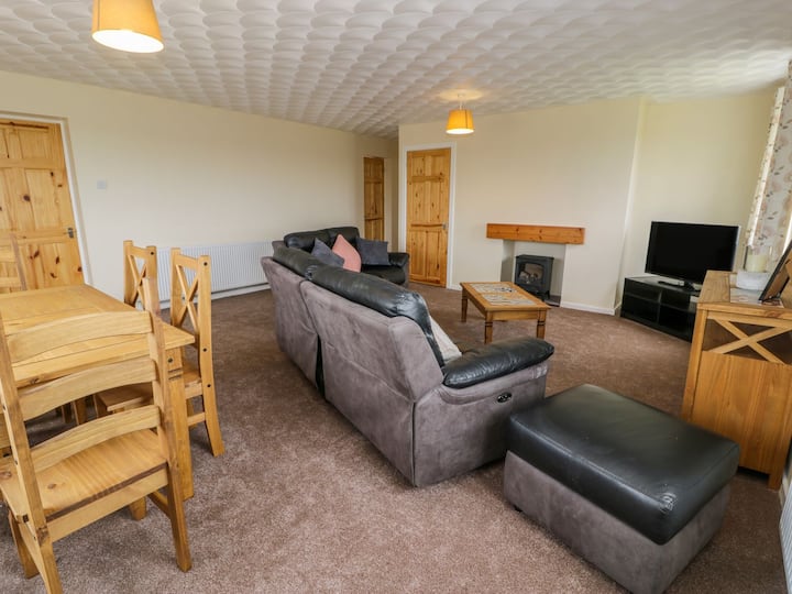 Cosy Anglesey Farm Cottage - Trearddur Bay