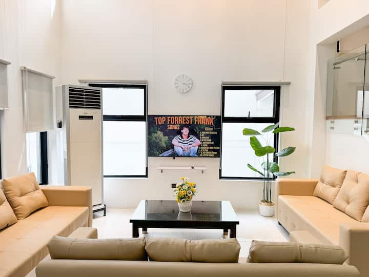 Halika Villa | Kapitolyo 4br W/ Karaoke Near Bgc - Pasig