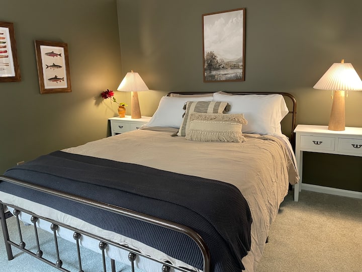 second floor bedroom, queen bed, hall bath