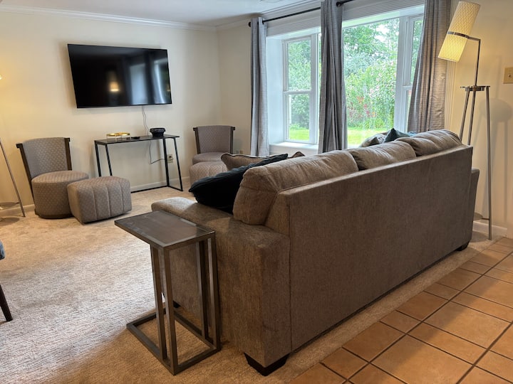 Stadium Stroll Garden: Sleeps 6, Walk To Football - Bloomington, IN