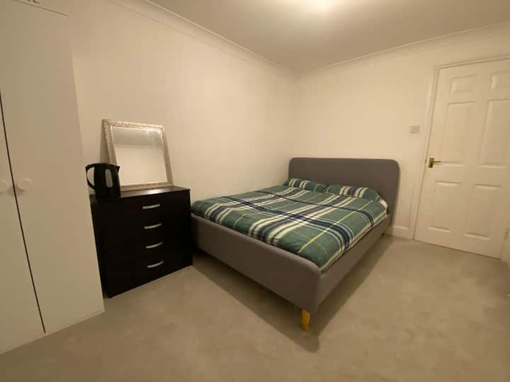 Cozy Double Bedroom In London With Free Parking - Kingston upon Thames