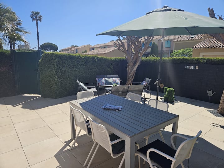 Mazet Cosy Climatisé, Terrasse Privée Et Piscine. - La Favière