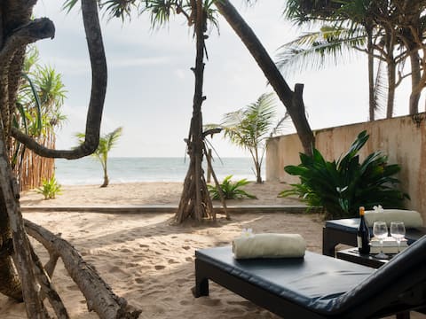 White Parrot Beach Villa Right On The Beach