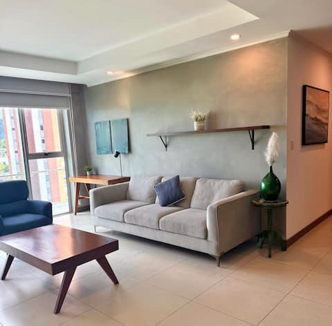 Chic & Modern 3BR flat+Skylounge|Door of the soul
