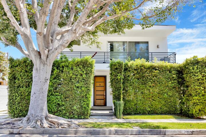 LA 2-Story Modern Luxury Suite