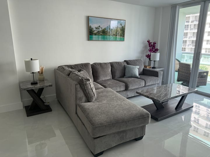 Oceanview 1 Bed/1 Bath Balcony 5th Fl Tides 3801 - Hallandale Beach, FL