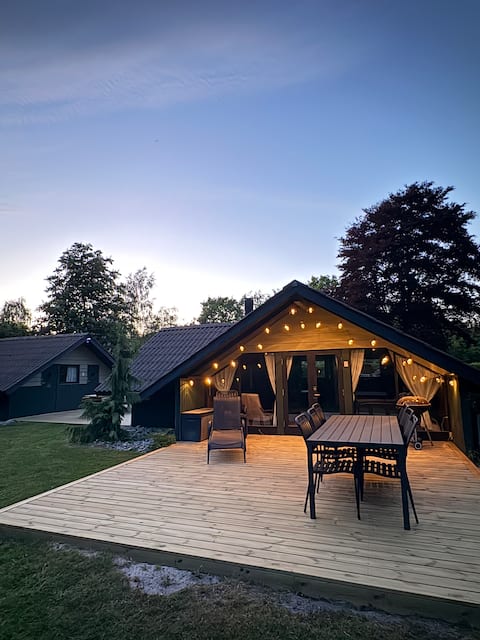 Stay in nature by the lake | Legoland | Unique nature cabin