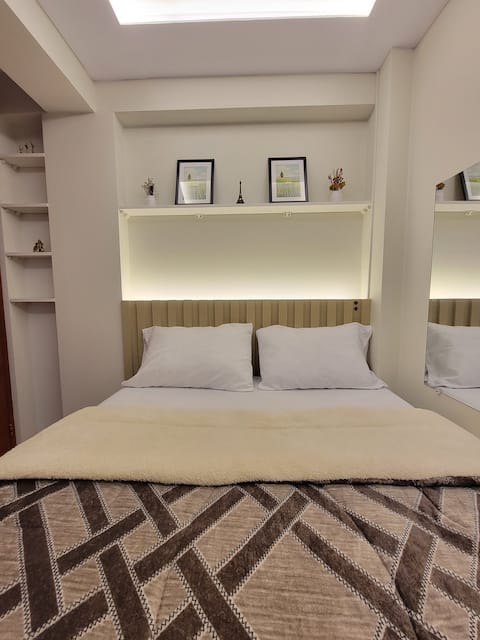 Room w/ Wi-Fi / Smart TV / Private Bathroom / Netflix