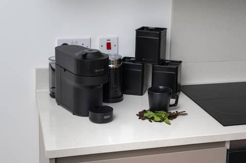 Top Airbnb: Walk to MK Station • Parking • Gym • Sleeps 3 in Central Milton Keynes