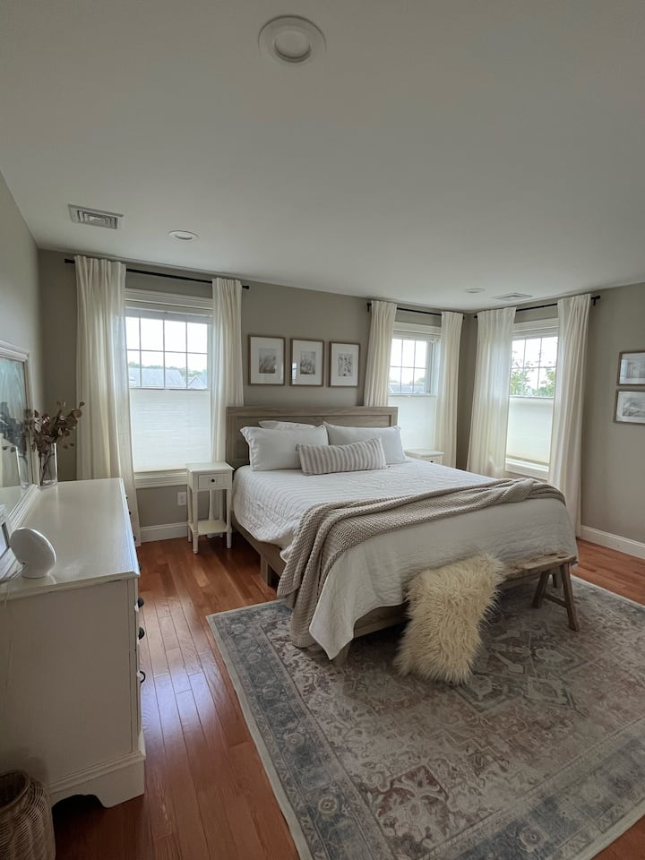 King bed / internet tv 