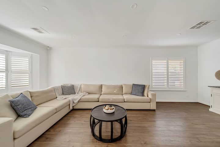 Stylish Cottage Near City & Beach - Adelaide