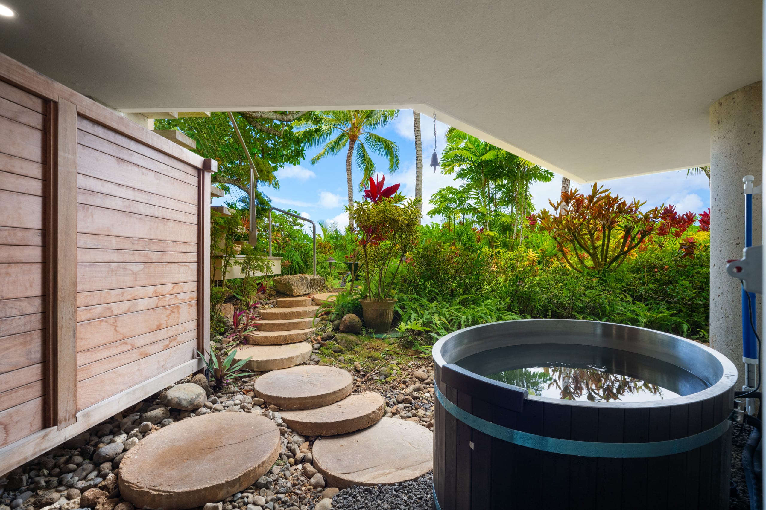 Home in Kilauea · ★4.87 · 3 bedrooms · 5 beds · 3 baths - Image 38