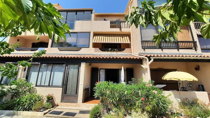 Appartement Rez-de-jardin Avec Piscine Et Plage - Porquerolles