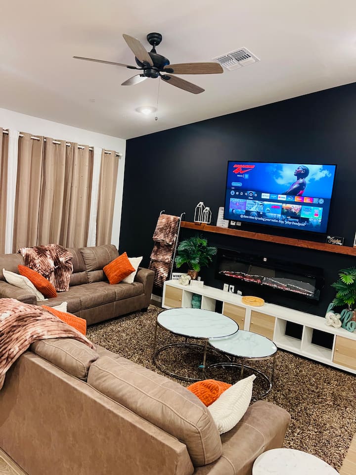 Dazzling! Cozy Newly-built, Spacious Home - Bakersfield, CA