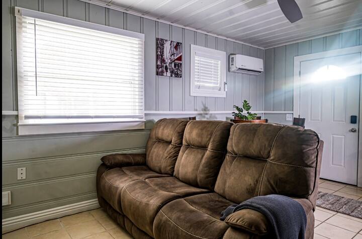 Cozy Home With 1 Br & 1 Ba Near Hospital. - Eagle Mountain Casino
