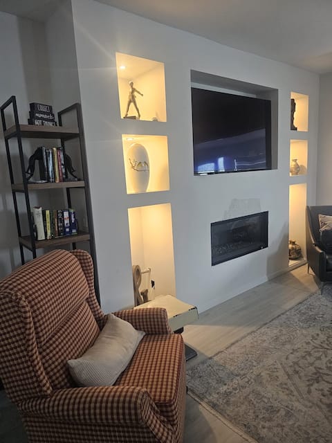 Top performing Airbnb: Riverfront Downtown Calgary home in Sunnyside