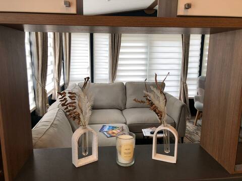 Top Airbnb: Home Away From Home plus 25% off Ferries in Sandown