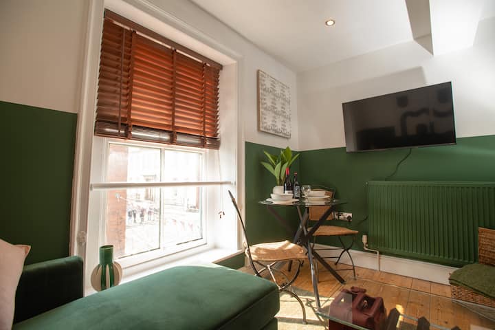 Stylish Steep Hill Apartment | Pass The Keys - Lincoln