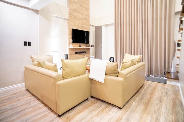 Loft42 Stylish Loft Legazpi 10 Min To Sm | Unit 4 - Legazpi City