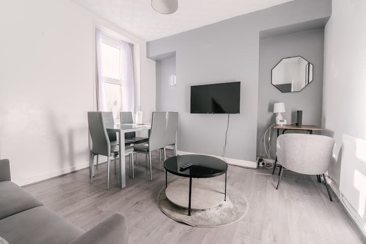 Stunning 5 Bedroom Home In The Heart Of Swansea! - Swansea