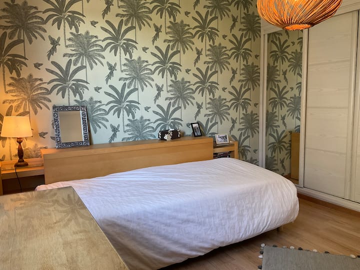 Spavaća soba u prizemlju, 2 kreveta od 90 cm ili krevet od 180 cm.