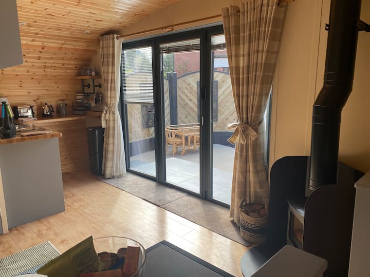 Willowbrook Luxury Log Cabin With Private Hot Tub - Birmingham