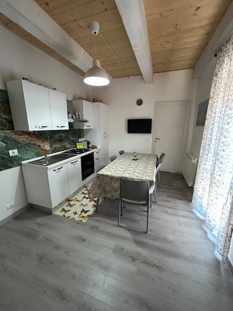 Apartment with 3 bedrooms    Private parking
