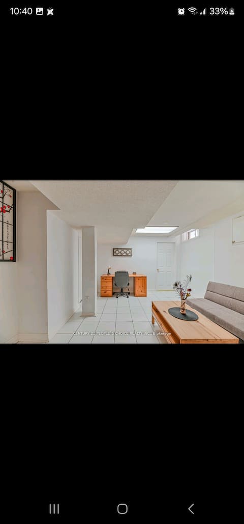 Top performing Airbnb: 2 bedroom basement with separate entrance in Erin Mills