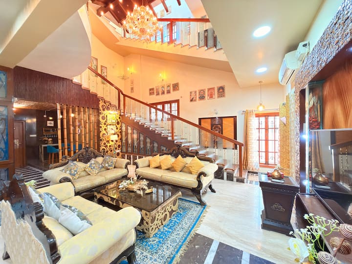 Wooden Whispers Luxe Theater Spacez Villa - Bengaluru