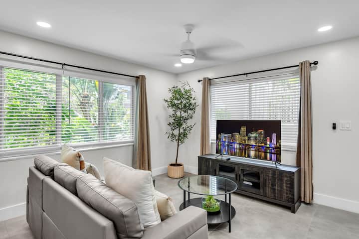 Relaxing 3br Stay W/ Pool Access & Parking - Fort Lauderdale