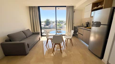 Airbnb con mejor rendimiento: Modern apartment with balcony en Don Bosco