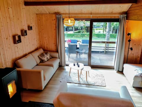 Quiet chalet, sunny terrace & stove in the Ardennes