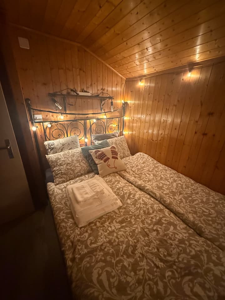 ห้องนอนคู่ "ห้องแห่งความรัก"