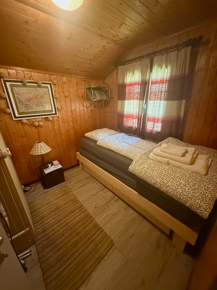 ห้องนอนพร้อมเตียงคู่หรือเตียงเดี่ยว