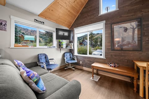 Top performing Airbnb: Petes Hut in Fraser Valley C