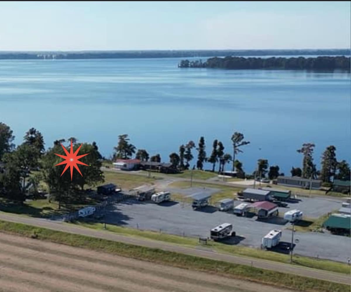 Successful Airbnb property: Mini Mallard at Reelfoot Lake in West Tennessee Rural
