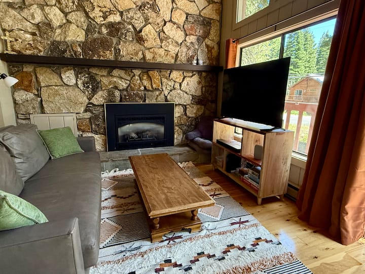 Tahoe Treehouse Cabin - Truckee, CA