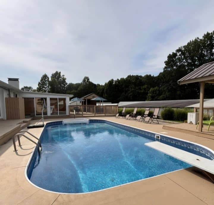 The Lilly Pad - *POOL*
