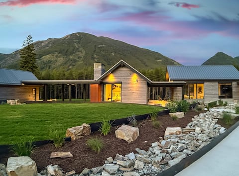 Halfmoon Camp | Luxury Near Glacier