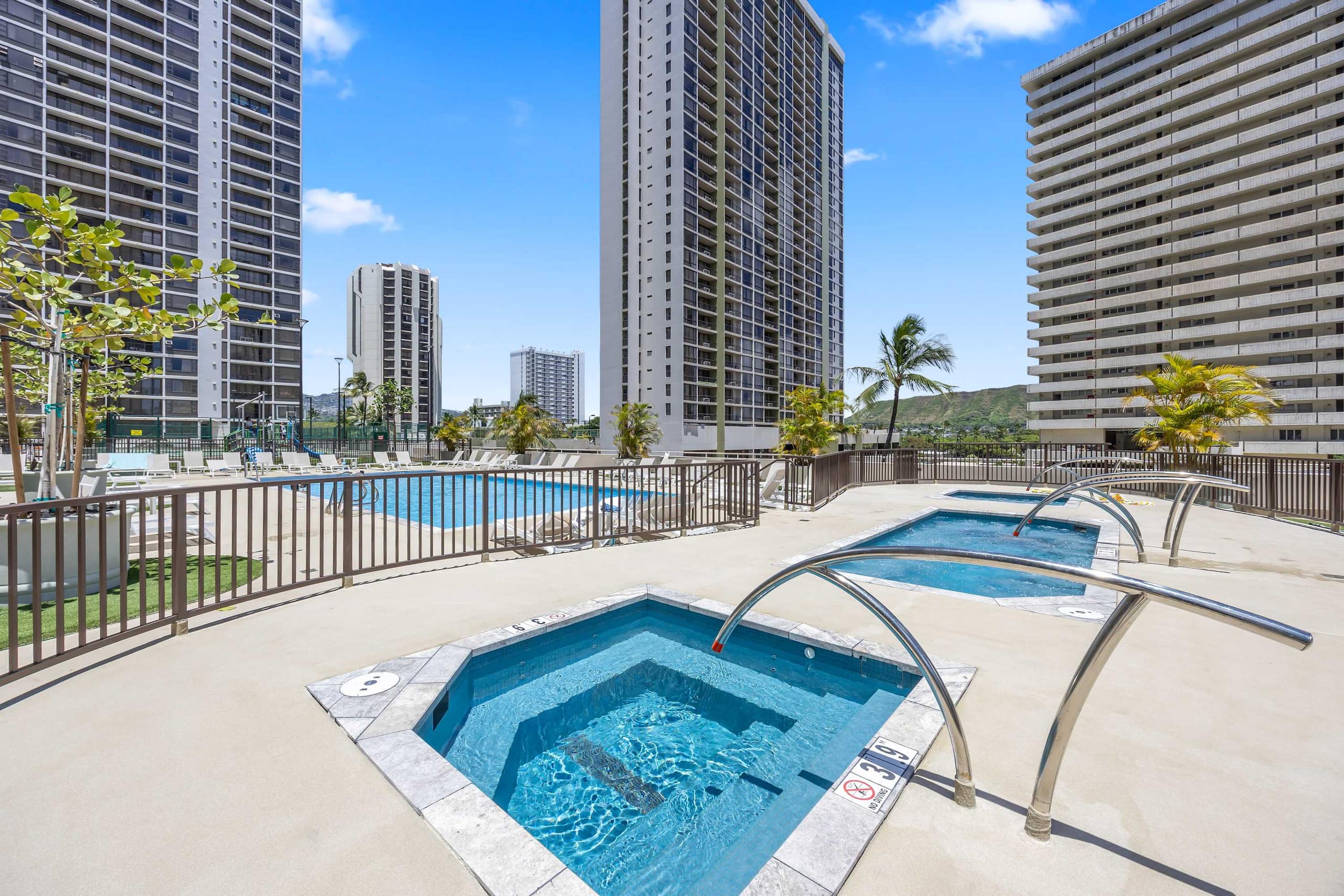 Waikiki Banyan 1BR – Newly Renovated + Parking - Image 20