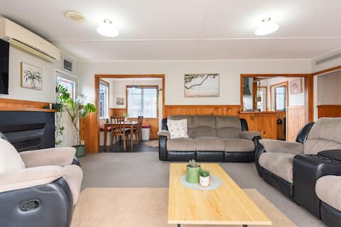 Successful Airbnb property: Cozy, peaceful hideaway Close to town in Rotorua District