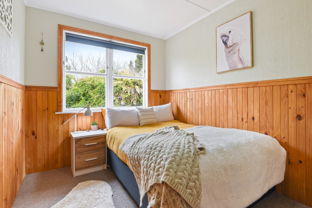 约 1.35 米宽双人床