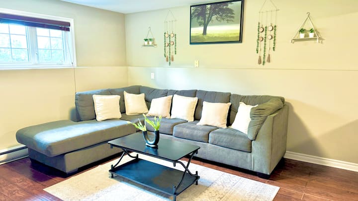 Boutique 2br Apt
| Sleeps 5 | Close To Airport - 멍크턴