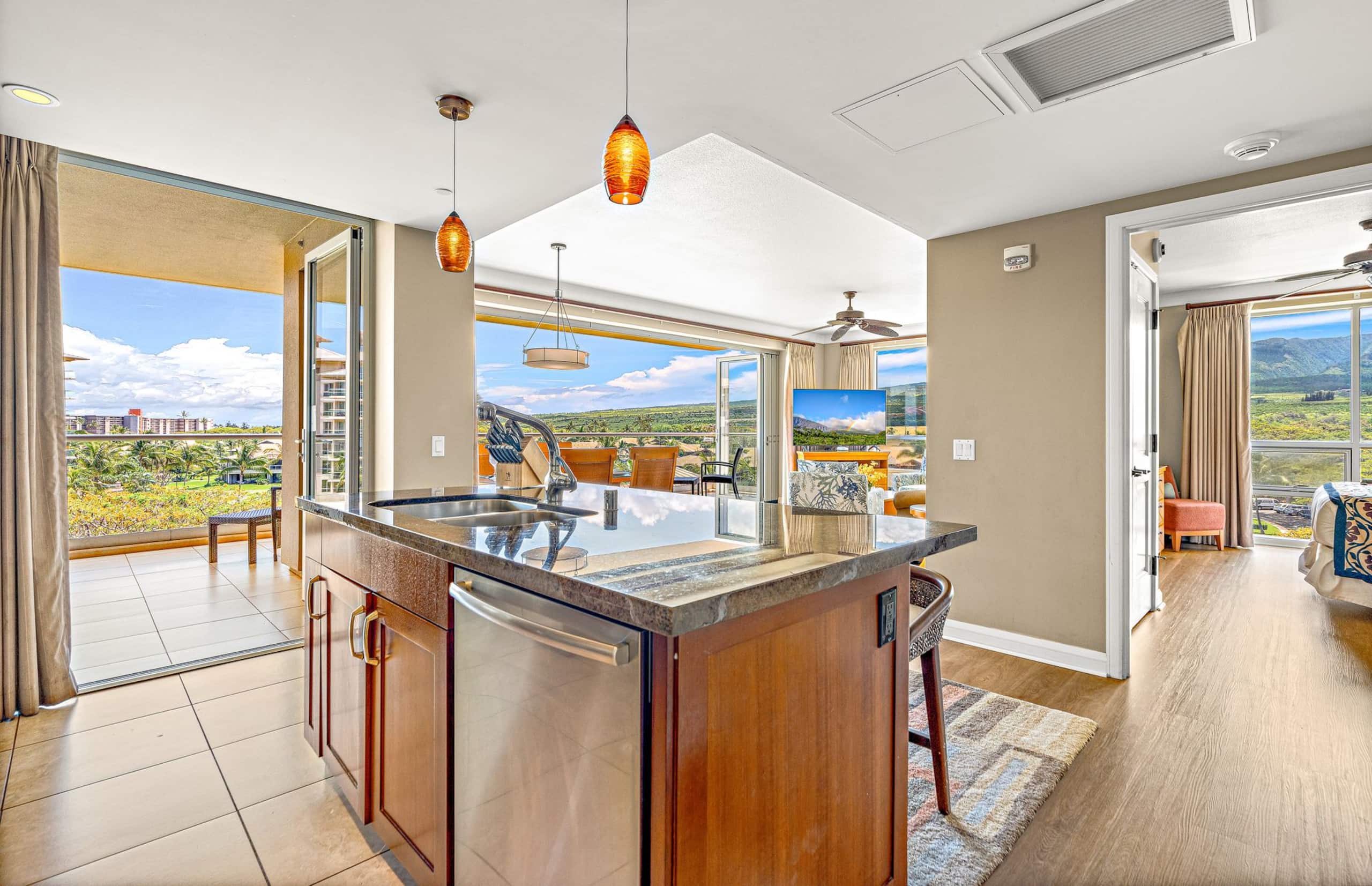 Condo in Lahaina · ★4.72 · 2 bedrooms · 3 beds · 2 baths - Image 2