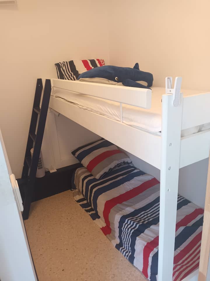 المقصورة في وضع سرير بطابقين أو للتدوير 