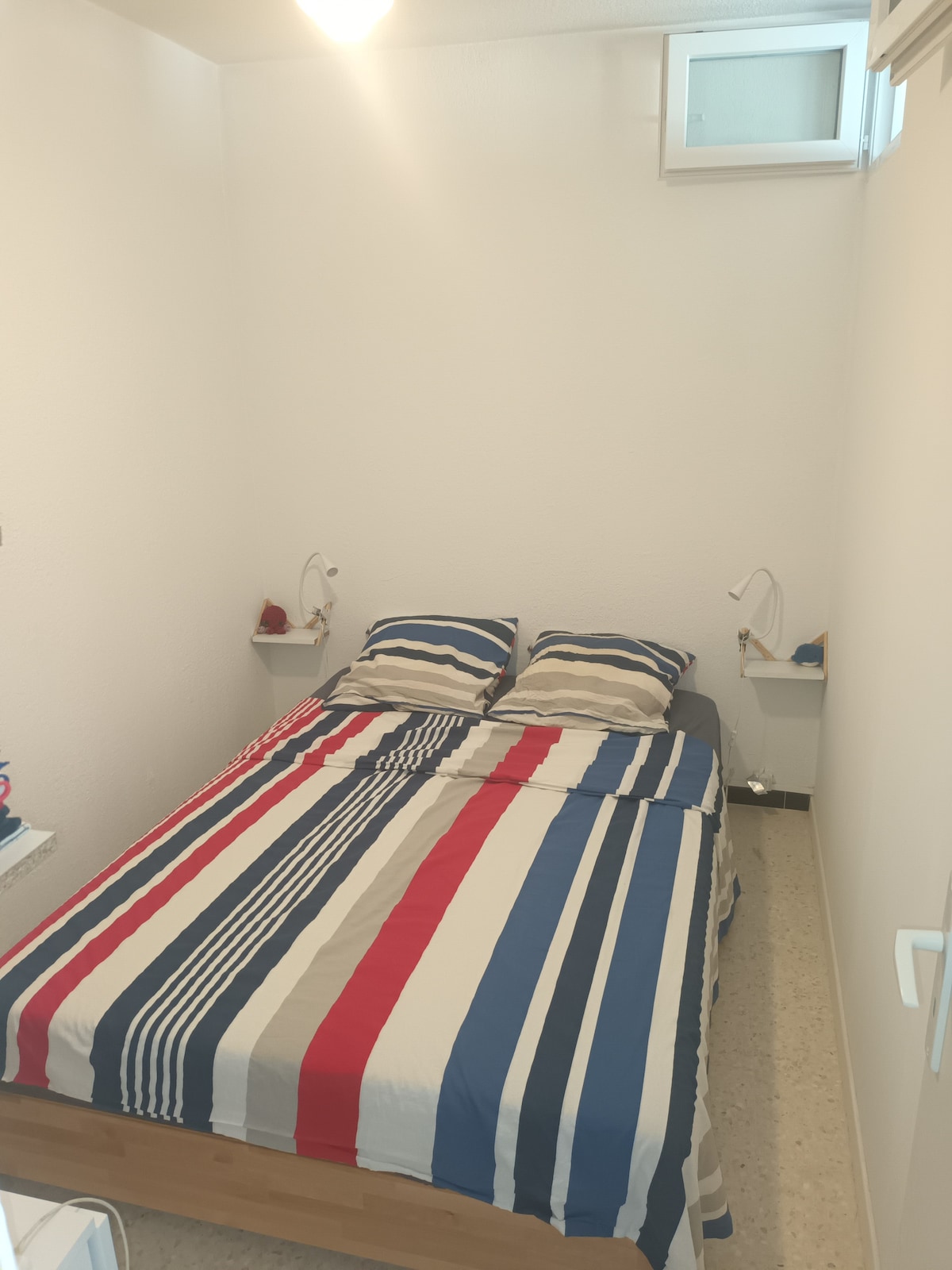 ახალი 140 ლეიბი
საწოლის ქვეშ არსებული უჯრები