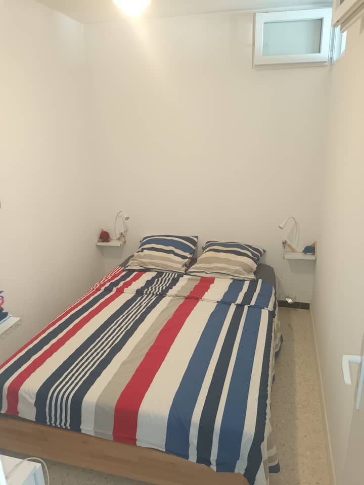 مرتبة جديدة مقاس 140
أدراج التخزين تحت السرير