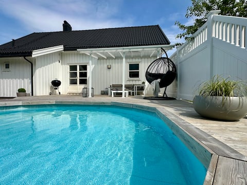 House with heated pool, home theater and large garden