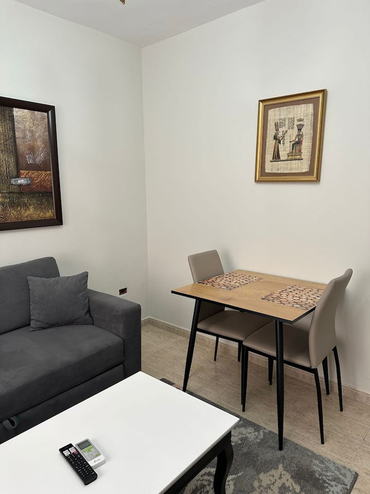 Cozy Apartment At City Center - ティラーナ