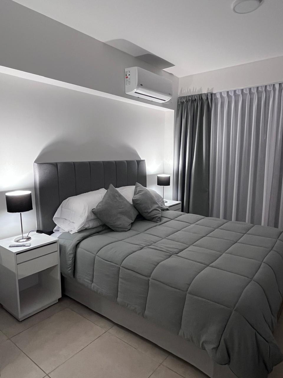 Lit Double Queen Size
Draps et rembourrages de première qualité.